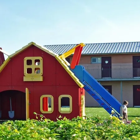 Legoland Village Family 3*