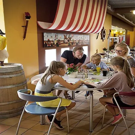 Legoland Village Family